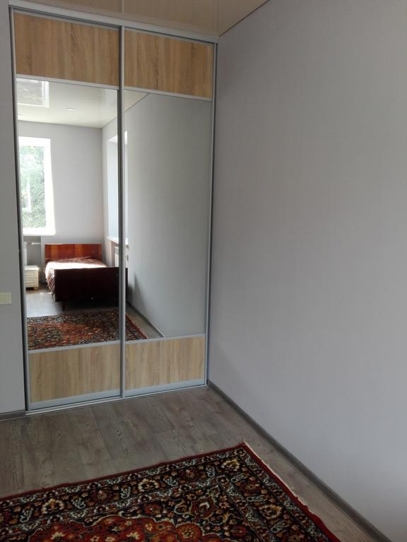 Apartment On Kryvorizhstal Street 35-24 Krivoy Rog Εξωτερικό φωτογραφία